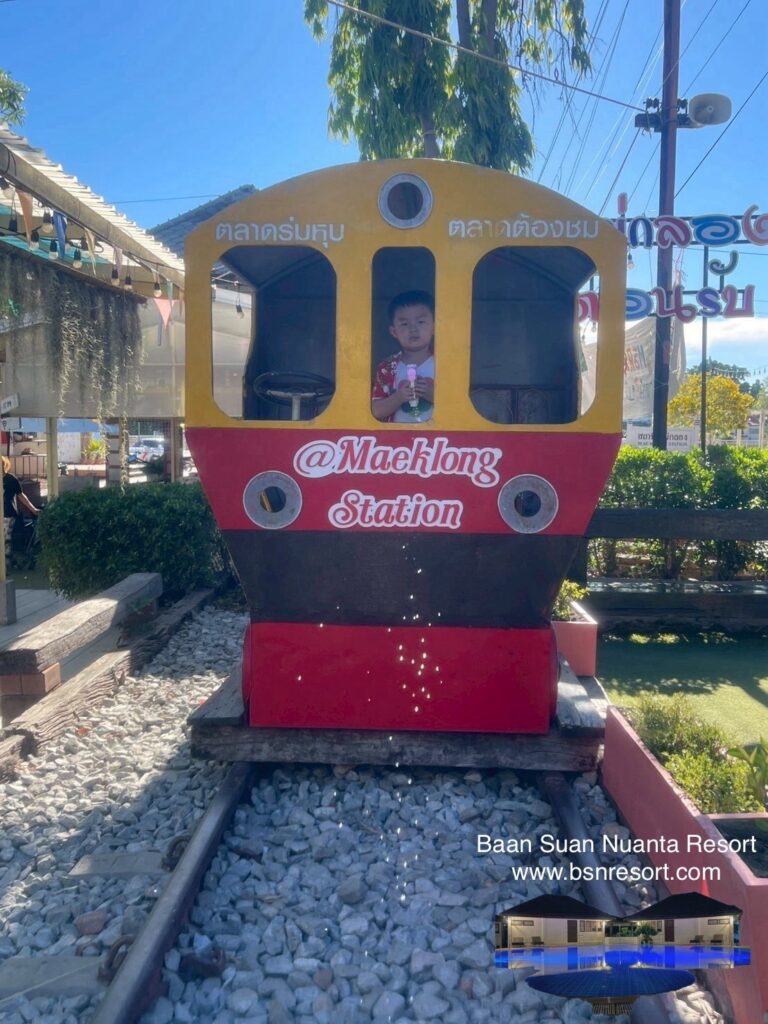 Meaklong Railway Market